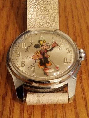 Vintage Minnie Mouse Character Wristwatch - White Strap